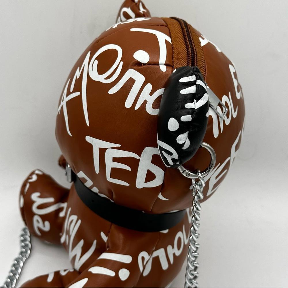 Graffiti teddy bear shaped crossbody handbag - Picture 7 of 8
